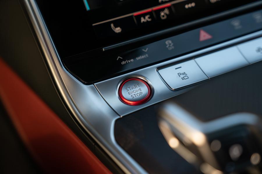 Детали интерьера Audi S6 Sedan TFSI (C8) 2020 года  (NA) (фото 20 из 24)